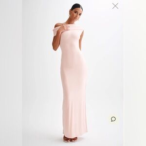 Meshki - Cassandra
Off Shoulder Slinky Maxi Dress - Pale Pink